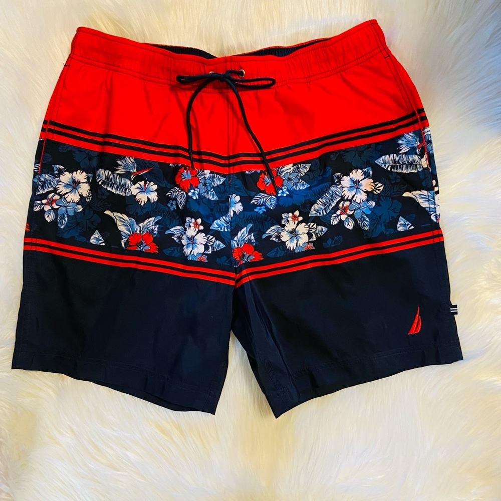 NAUTICA MEN’S DESIGNER BATHING SUIT IN GREAT CONDITION. FRONT SIDE POCKETS. - Picture 8 of 10